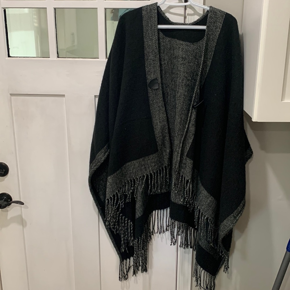 Reversible Black & heather/chevron gray kimono